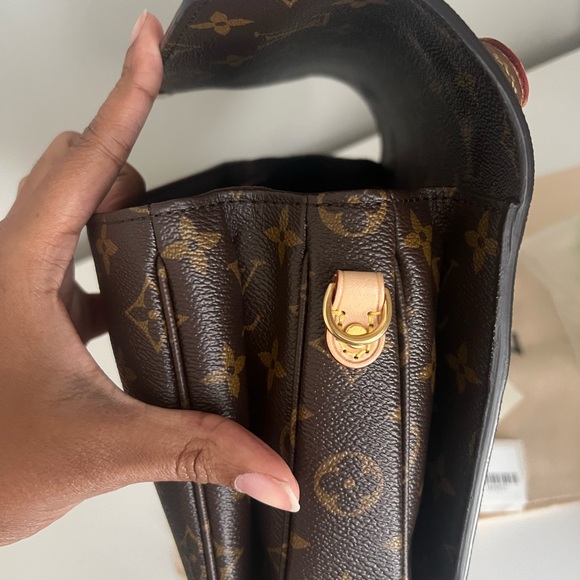 Louis Vuitton Pochette Métis - Picture 8 of 12